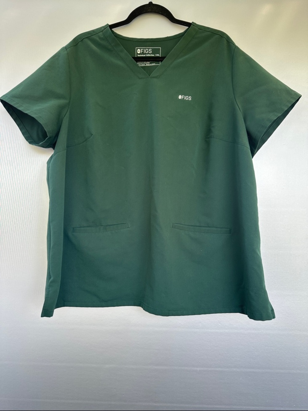 Figs Women's Short-Sleeve V-Neck Top - Forest Green